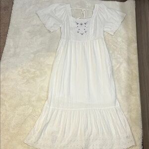 Old Navy White Maxi Dress with Floral Embroidery